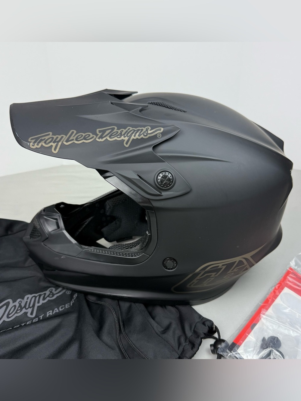 Troy Lee Designs SE4 Motocross Helmet XL Matte Black Polyacrylite Mips DOT